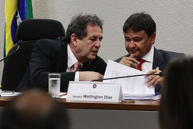 Moka integra grupo de plant&atilde;o durante recesso no Congresso