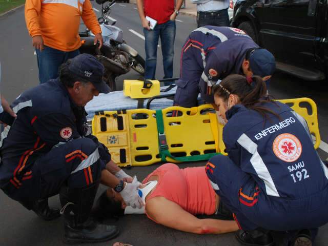  Mulher &eacute; atropelada por ve&iacute;culo em cruzamento da Afonso Pena