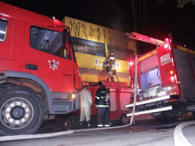Malharia &eacute; atingida por inc&ecirc;ndio e tem estoque destru&iacute;do pelo fogo