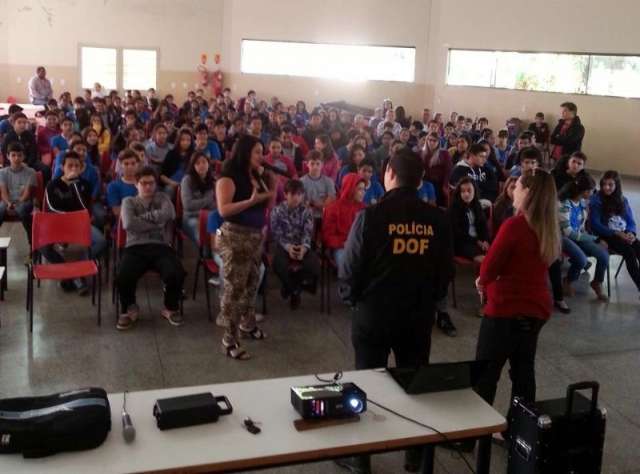 Em palestra nas escolas, DOF pede para jovens ficarem longe do crime