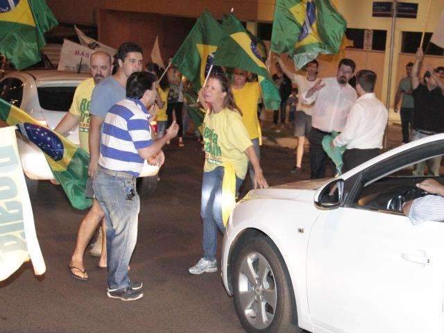 Manifesta&ccedil;&atilde;o contra PT, Lula e Dilma fecha trecho da Afonso Pena