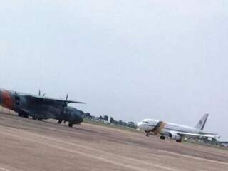 Avião da Presidência estacionado na Base Aérea de Campo Grande (Foto: Direto das Ruas)