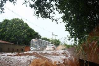 Em Campo Grande, chuva alagou vários pontos da cidade. (Foto:Marcos Ermínio)