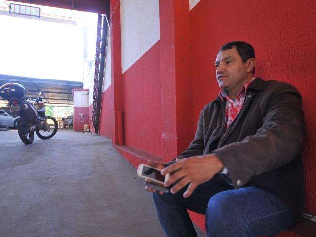 Margens de c&oacute;rrego est&atilde;o esquecidas e popula&ccedil;&atilde;o teme per&iacute;odo de chuvas