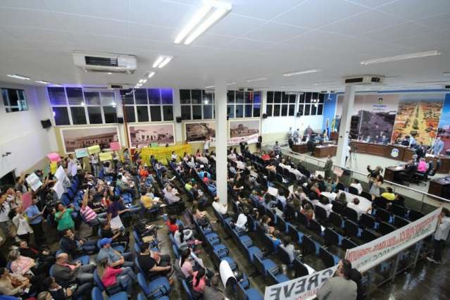 Ap&oacute;s duas sess&otilde;es pol&ecirc;micas, C&acirc;mara aprova Plano Municipal de Educa&ccedil;&atilde;o