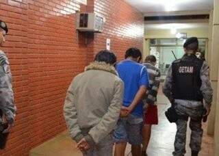 Adolescentes são liberados pela Justiça. (Foto: 94 FM)