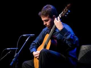 Multi-instrumentista, Ivan Cruz lança 1º CD solo, feito de músicas autorais