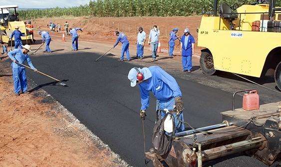 Rota da produ&ccedil;&atilde;o, rodovia MS-040 avan&ccedil;a em meio a desafios