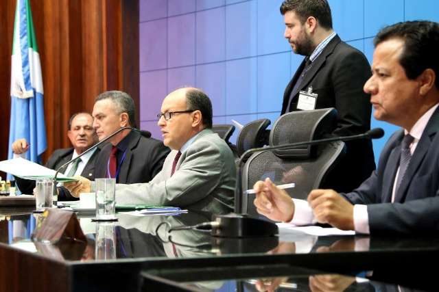 Deputados aprovam reajuste a servidores do TCE e Defensoria P&uacute;blica