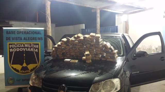 Traficantes furam bloqueio, jogam drogas contra viatura e s&atilde;o presos