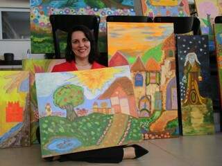 Aos 46 anos, a empresária, psicóloga e mãe dois filhos, decidiu voltar a pintura. (Foto: Thailla Torres)