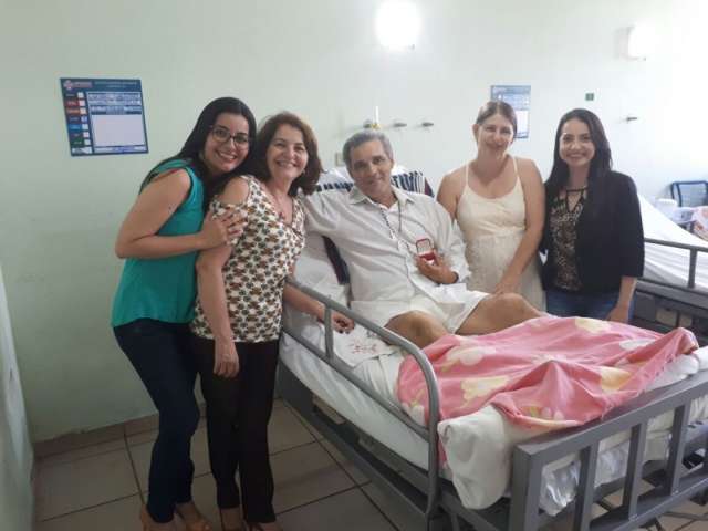 Acidente 2 dias antes do sim fez casamento ser transferido para o hospital