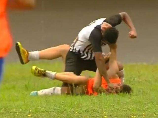 Galo afasta atacante e massagista que agrediram gandula no Comer&aacute;rio