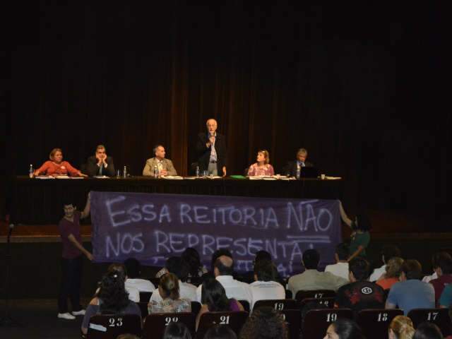  Rodada de debates a reitoria da UFMS termina com protesto dos estudantes