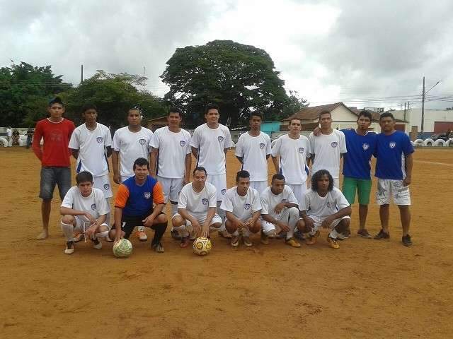 Futebol em campo de ch&atilde;o batido agita o Santo Amaro no final de semana