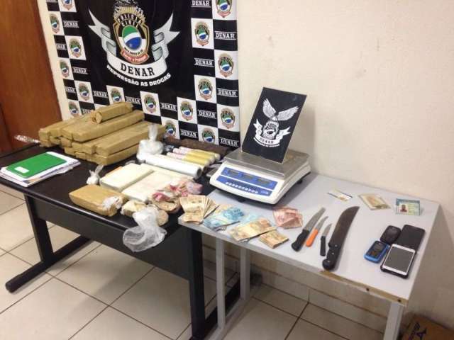 Casal de traficantes &eacute; preso durante negocia&ccedil;&atilde;o em uma borracharia