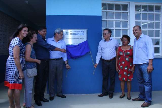 Obra entregue por Puccinelli substitui velha escola de madeira em assentamento