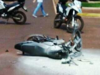 Ao fugir da pol&iacute;cia, jovem de 20 anos colide em carro e moto explode 