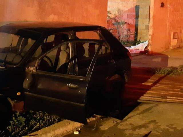 B&ecirc;bada, sobrinha arranca com carro e mata tia atropelada em ceia