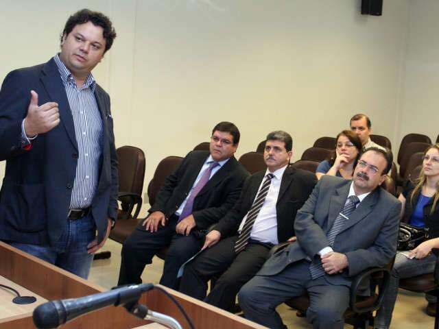  Vereadores convocam secret&aacute;rio para debater Plano de Habita&ccedil;&atilde;o na Capital