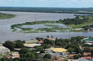 Nível do Rio Paraguai, que em 25 de novembro de 2013 esteve 1,05 metro acima do normal, em Corumbá, até ontem (25) esteve em 2,9 metros (Foto: Divulgação/Ecoa)