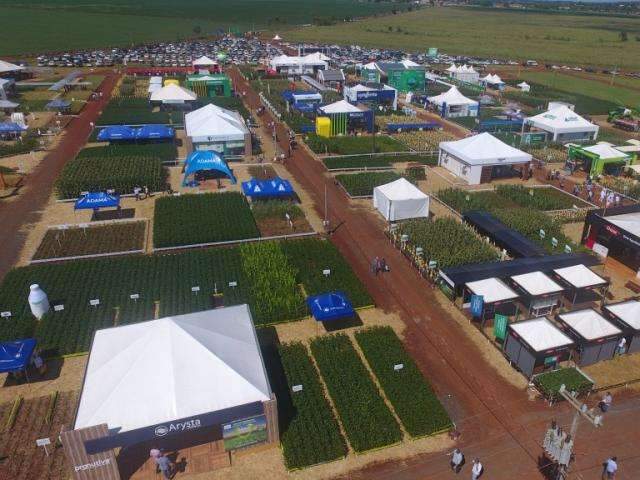 Reinaldo Azambuja participa de abertura do Showtec em Maracaju