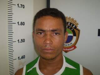(Foto: João Garrigó)
Jadson Dourado Souza foi encontrado, no entanto, o outro suspeito, Helton Pereira dos Santos, está foragido.