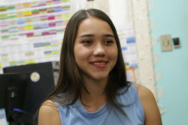 Na maior escola da cidade, o aluno singular aprendeu a ler aos 59 anos