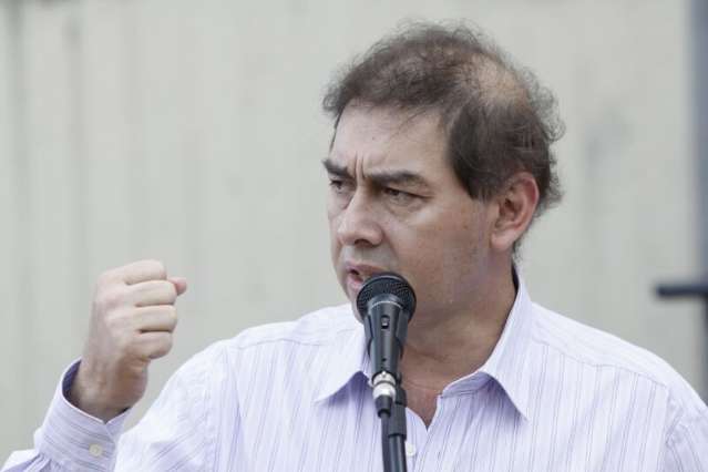 Bernal acusa guardas que levaram cartazes &agrave; C&acirc;mara de &ldquo;trairagem&rdquo;