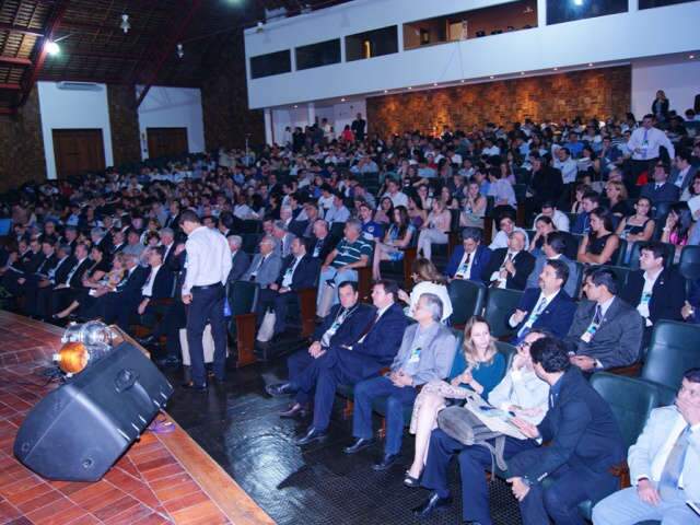  Abertura de congresso de economia em Bonito re&uacute;ne mil pessoas 