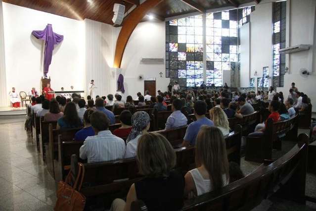 Dom Dimas lembra crimes b&aacute;rbaros na celebra&ccedil;&atilde;o da Paix&atilde;o de Cristo