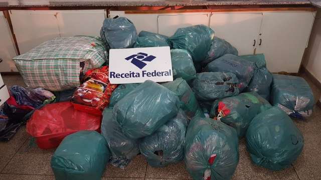 Receita Federal apreende mais de 600 quilos de roupas contrabandeadas da Bol&iacute;via