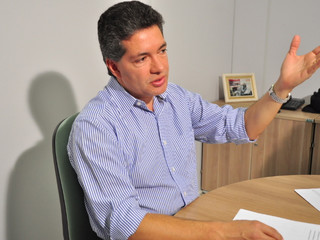 Diretor do Detran explica dinâmica das fiscalizações. Para ele, falta educação no trânsito. (Foto: João Garrigó)