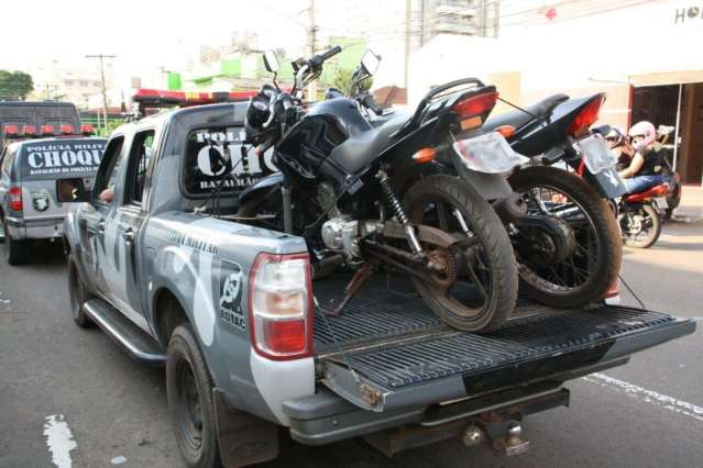 Batalh&atilde;o de Choque prende cinco e recupera duas motos roubadas