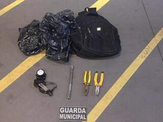 Ferramentas que eram utilizadas pelo suspeito nos furtos. (Foto: Divulgação) 