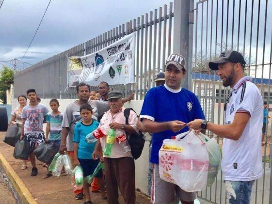 A&ccedil;&atilde;o para jogo da Copa Verde arrecada 600 garrafas em uma hora