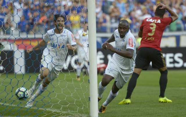 Cruzeiro vence Sport-Recife com boa atua&ccedil;&atilde;o dos seus atacantes