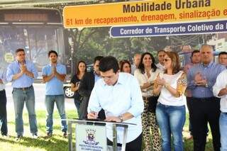 Ordem de serviço para recapeamento do corredor Sudoeste foi assinada pelo prefeito Gilmar Olarte em abril. (Foto:Arquivo/Fernando Antunes)
