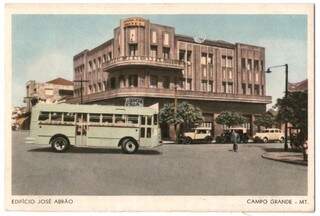 O Hotel Americano e o ônibus da época.  