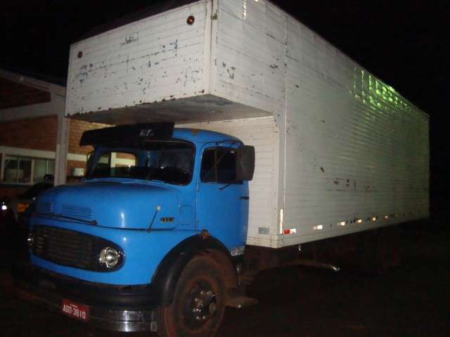 Ap&oacute;s ser perseguido pela Pol&iacute;cia, bandido abandona caminh&atilde;o com v&iacute;tima amarrada