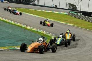 Prova de Fórmula Vee no Autodromo de Interlagos, em São Paulo; Campo Grande recebe a categoria na próxima semana (Foto: F-Vee/Divulgação)