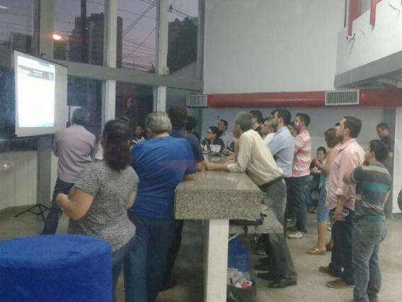 Em comit&ecirc;, 100 acompanham apura&ccedil;&atilde;o, mas n&atilde;o confirmam presen&ccedil;a de Bernal