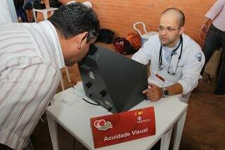 Os motoristas realizaram exames de sangue, visão entre outros (Foto: Marcos Ermínio)