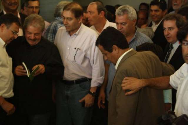 Lula evita reuni&atilde;o e dispensa Bernal e equipe na porta do quarto de hotel