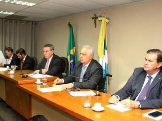 Deputados que compõem a CPI da JBS (esquerda para direita): Paulo Siufi (PMDB), Pedro Kemp (PT), Paulo Corrêa (PR), Flávio Kayatt (PSDB) e Eduardo Rocha (PMDB). (Foto: Wagner Guimarães)