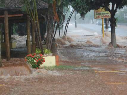  Secretários percorrem Campo Grande para verificar estragos da chuva