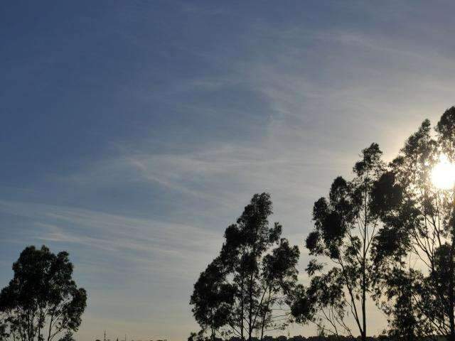 Domingo amanhece com c&eacute;u claro, mas previs&atilde;o &eacute; de chuva no Estado 