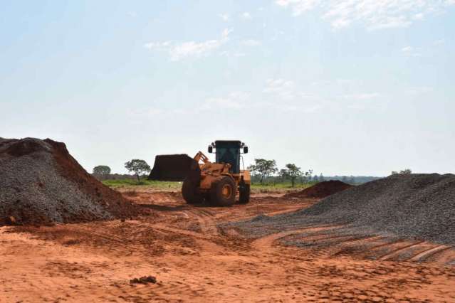Governador entrega tr&ecirc;s obras e assina ordem de servi&ccedil;o para pavimenta&ccedil;&atilde;o