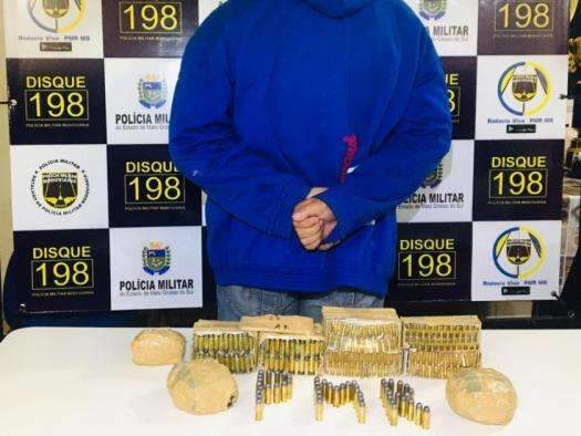 Pol&iacute;cia acha 3,3 mil muni&ccedil;&otilde;es em carro e prende homem por tr&aacute;fico 