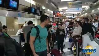 Aeroporto internacional fecha devido ao mau tempo e atrasa dezenas de pessoas
